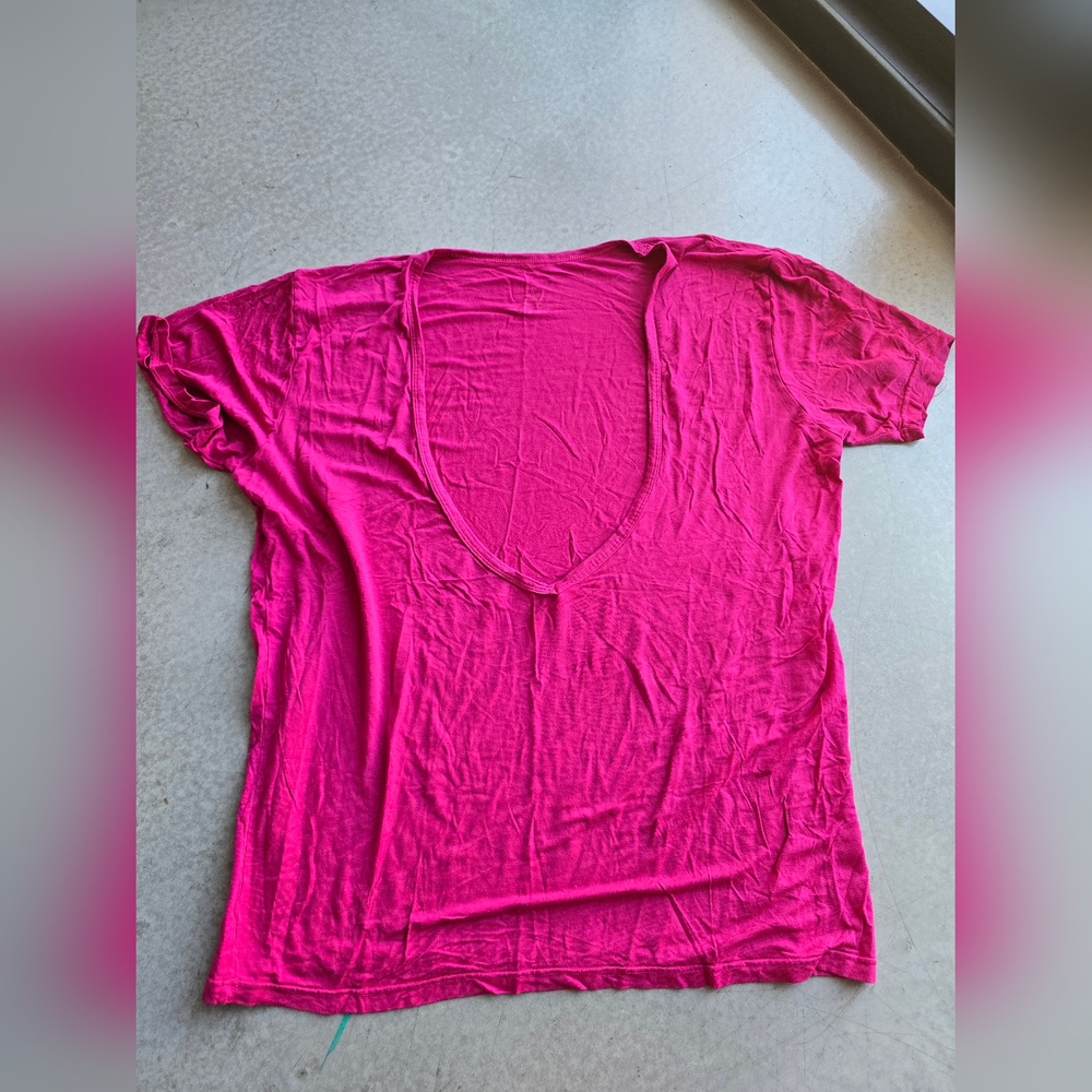 JJ Malibu athletic tee, deep scoop, rounded neck  hot pink, size medium